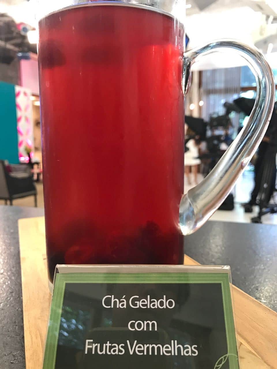 Chá Gelado com Frutas Vermelhas