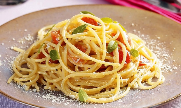 Espaguete com Tomate-Cereja e Requeijão