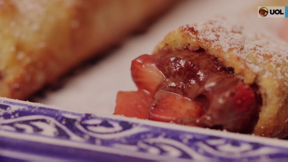 Rolinho de Nutella e Morango no Pão de Fôrma