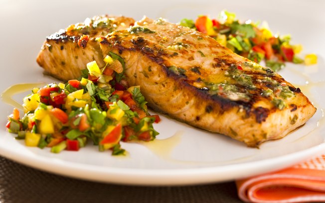 Salmão Grelhado com Molho de Mel e Pimenta