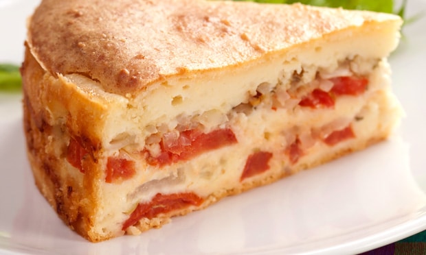 Torta com Massa de Arroz e Recheio de Tomate