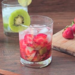 Caipirinha de Morango com Kiwi