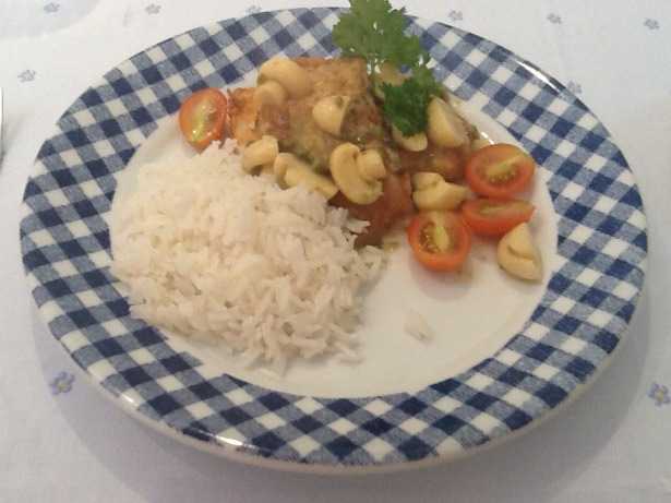 Filé de Linguado Grelhado com Molho de Limão, Alcaparras e Cogumelos