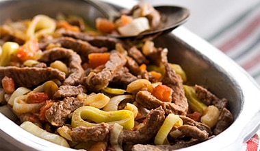 Isca de Carne com Alho-Poró