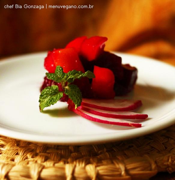 Salada de Beterraba com Manga e Hortelã
