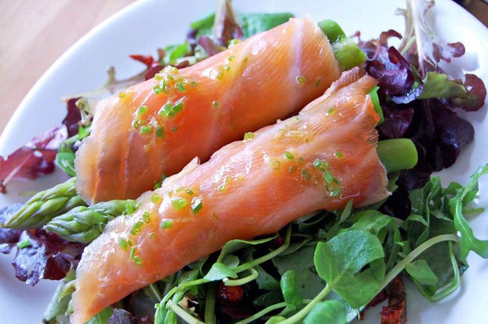 Salada de Salmão Defumado com Ervas