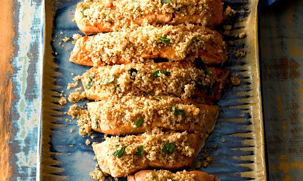 Salmão Grelhado com Crosta de Pão