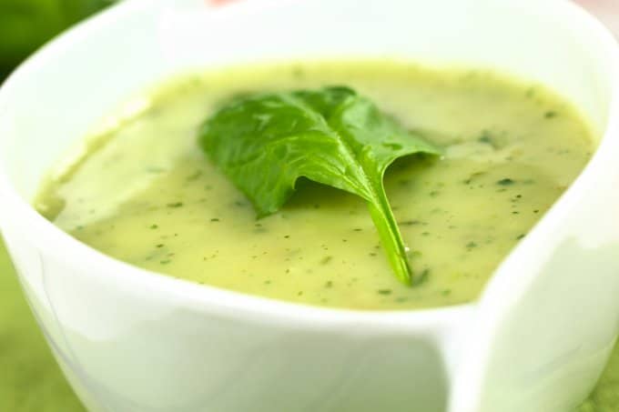 Sopa de Macarrão com Espinafre, Inhame e Gengibre