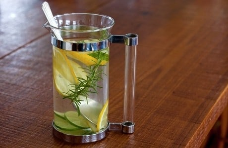 Água Aromatizada com Limão e Alecrim
