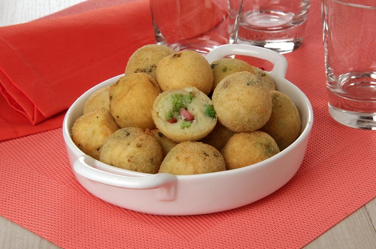 Bolinho de Brócolis e Bacon Bolinho de Brócolis e Bacon