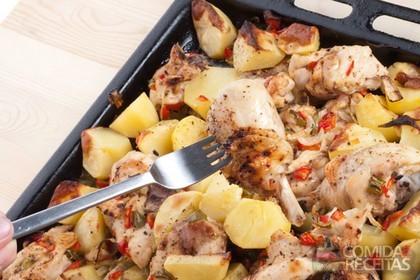 Frango Cozido com Batata e Cebola Frango Cozido com Batata e Cebola