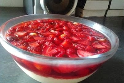 Gelatina ao Creme com Morangos