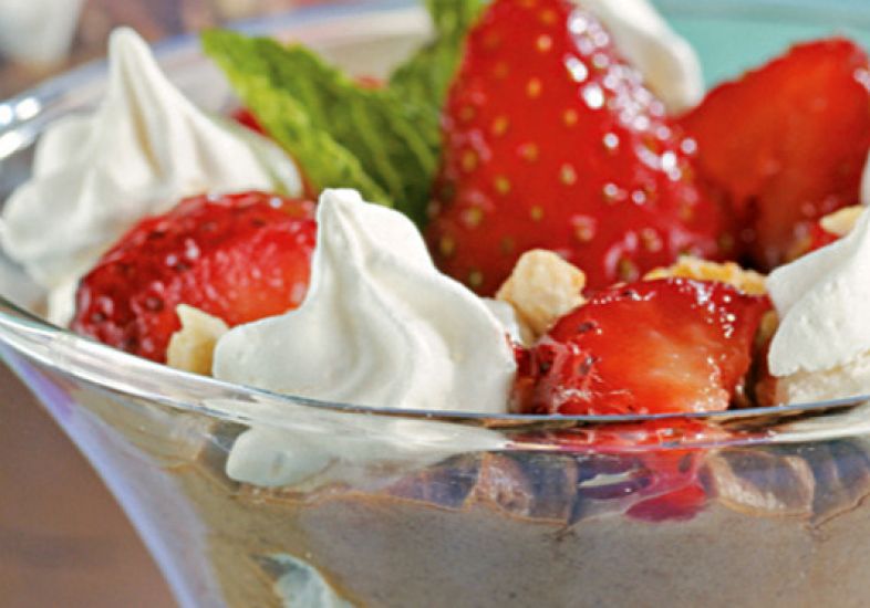 Merengue de Chocolate com Morangos