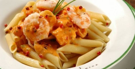 Penne ao Molho de Camarão ao Toque de Pimenta-Rosa