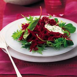 Salada de Beterraba ao Molho Cremoso de Raiz-Forte