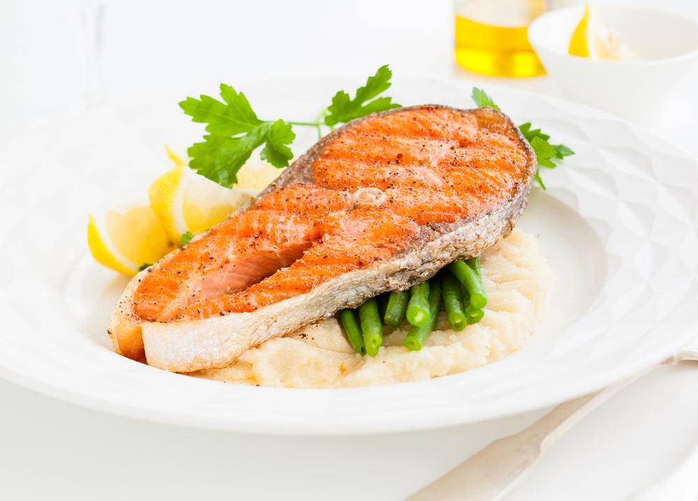 Salmão com Purê de Abacate