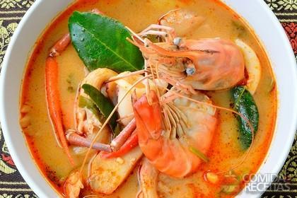 Sopa de Cabeça de Camarões