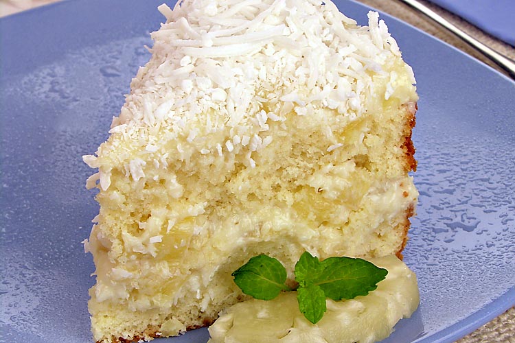 Bolo de Beijinho com Abacaxi