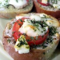 Bruschetta ao Forno com Queijo Feta
