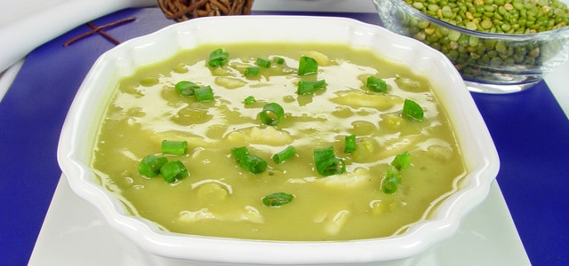 Caldo de Ervilha com Frango Desfiado
