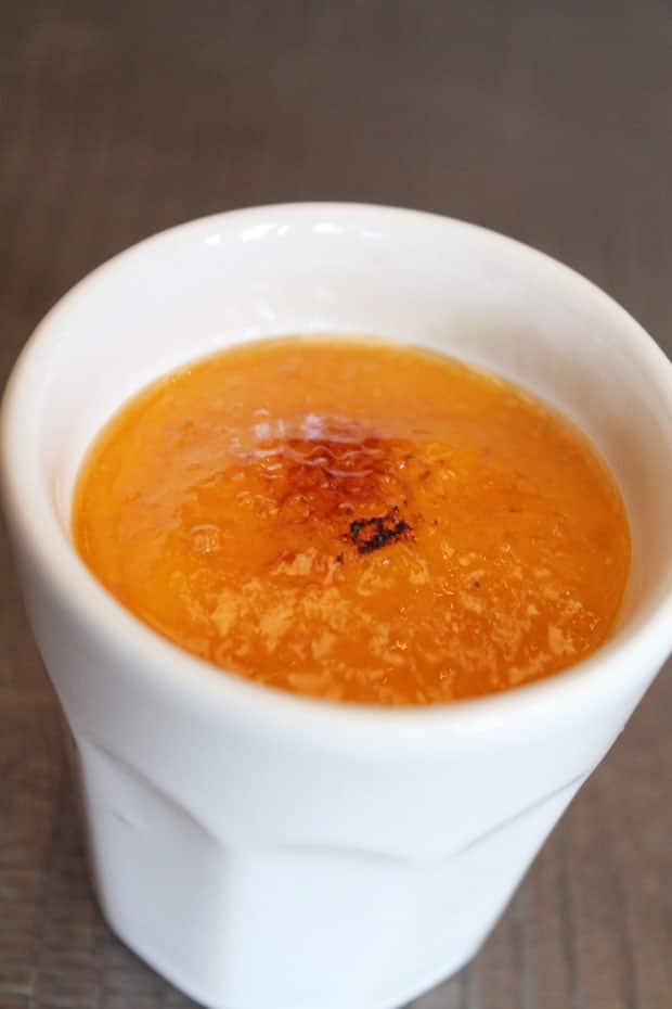Creme Brulée de Manga com Gengibre e Baunilha