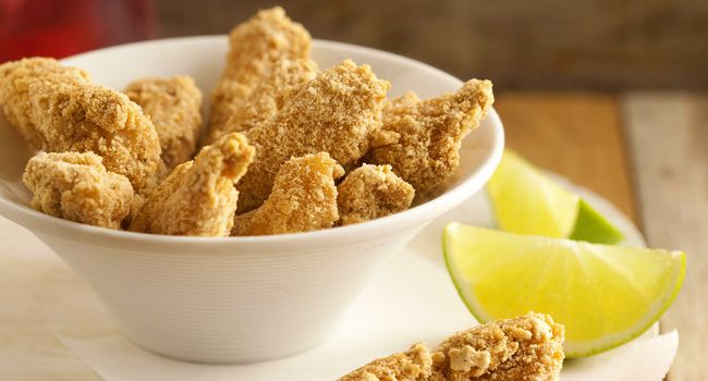 Isca de Peixe Empanado no Creme de Cebola e Biscoitos