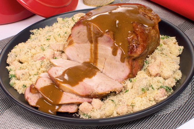 Pernil na Cerveja Preta com Farofa de Banana