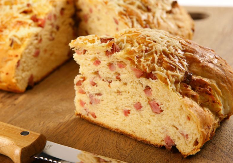 Pão de Parmesão com Linguiça