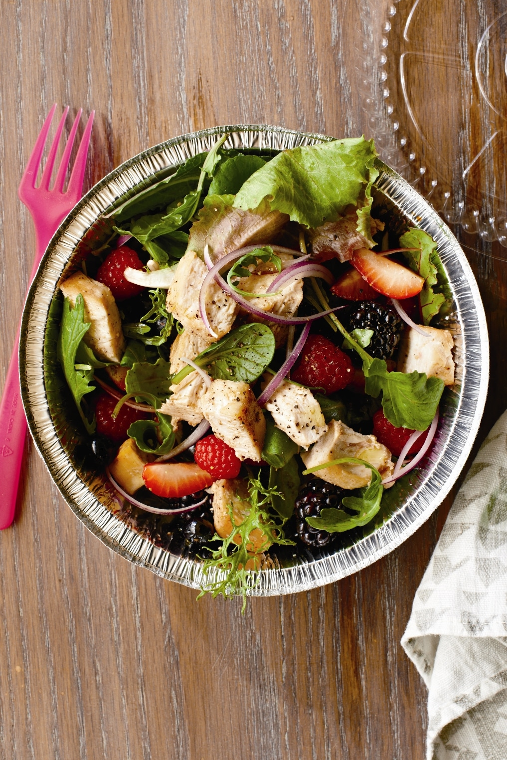 Salada de Frango com Frutas Vermelhas