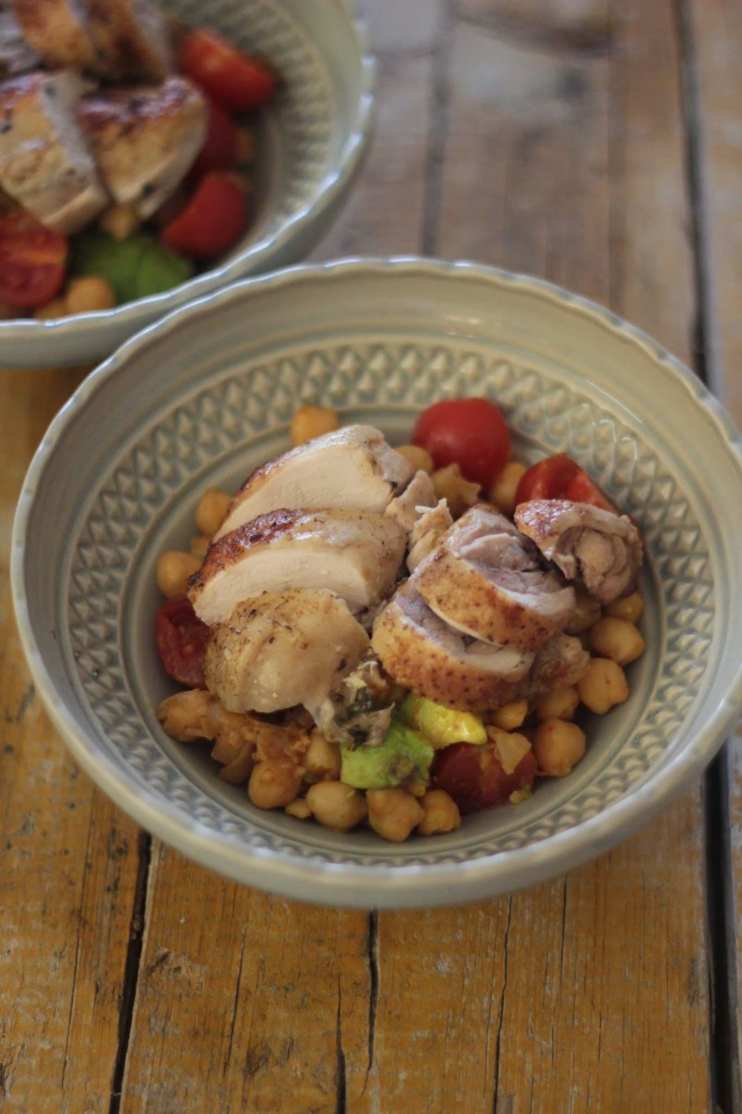 Salada de Grão-de-Bico com Tomate e Abacate 