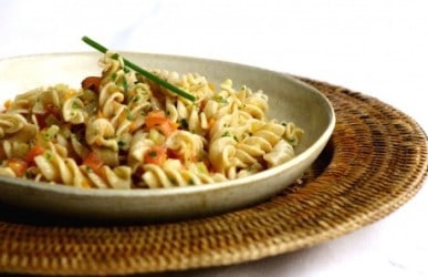 Salada de Macarrão com Legumes e Tomate