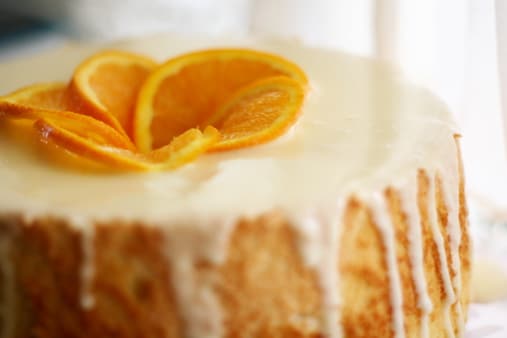 Bolo de Laranja com Calda de Maracujá