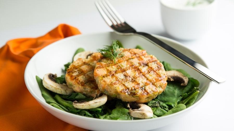 Hambúrguer de Salmão com Quinua