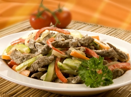 Isca de Carne com Legumes Cremosos