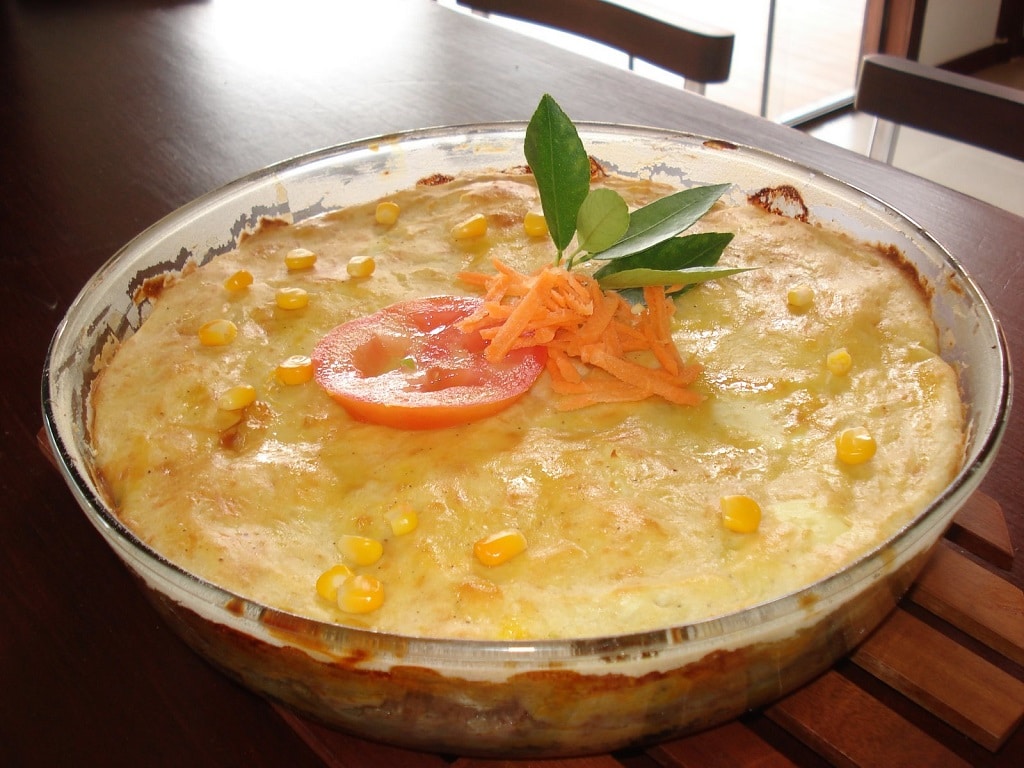 Torta de Liquidificador de Frango com Milho e Cheddar