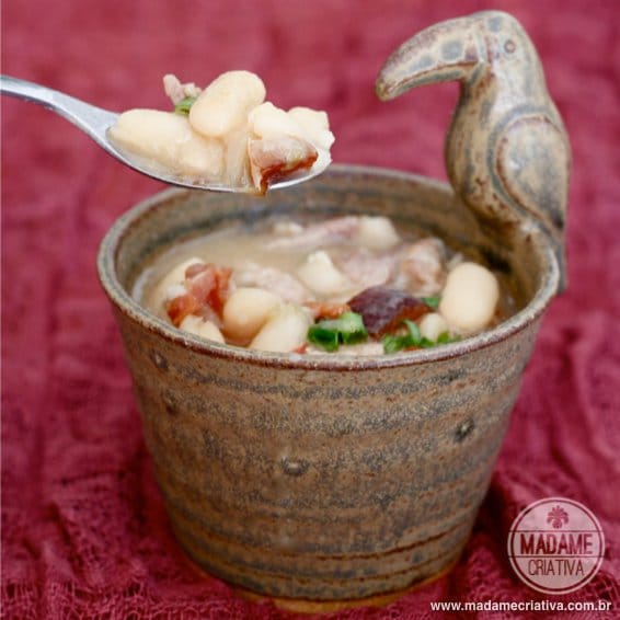 Sopa de Feijão-Branco com Bisteca e Bacon