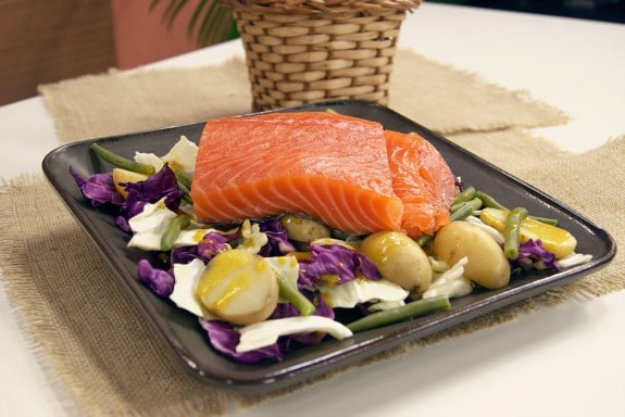 Salmão Curado com Salada Rústica