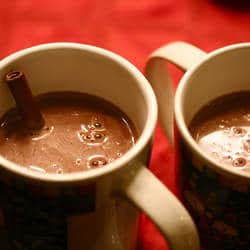 Chocolate Quente com Cravo e Canela