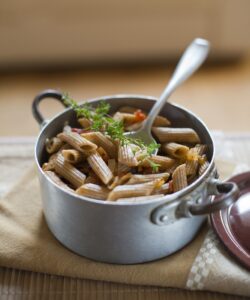 Macarrão Integral com Carne e Legumes Macarrão Integral com Carne e Legumes