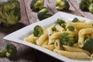 Penne com Brócolis e Alho 