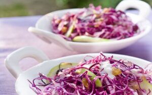 Salada de Repolho Roxo com Maçã Verde