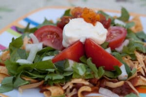 Salada de Vegetais e Salgadinho de Milho 