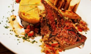 Pargo com Purê de Banana-da-Terra e Palmito