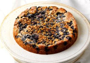 Bolo de Blueberry com Granola