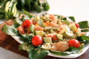 Salada de Salmão com Fusili e Abobrinha
