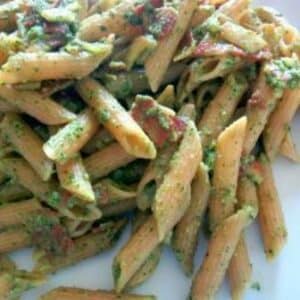 Macarrão ao Pesto com Bacon